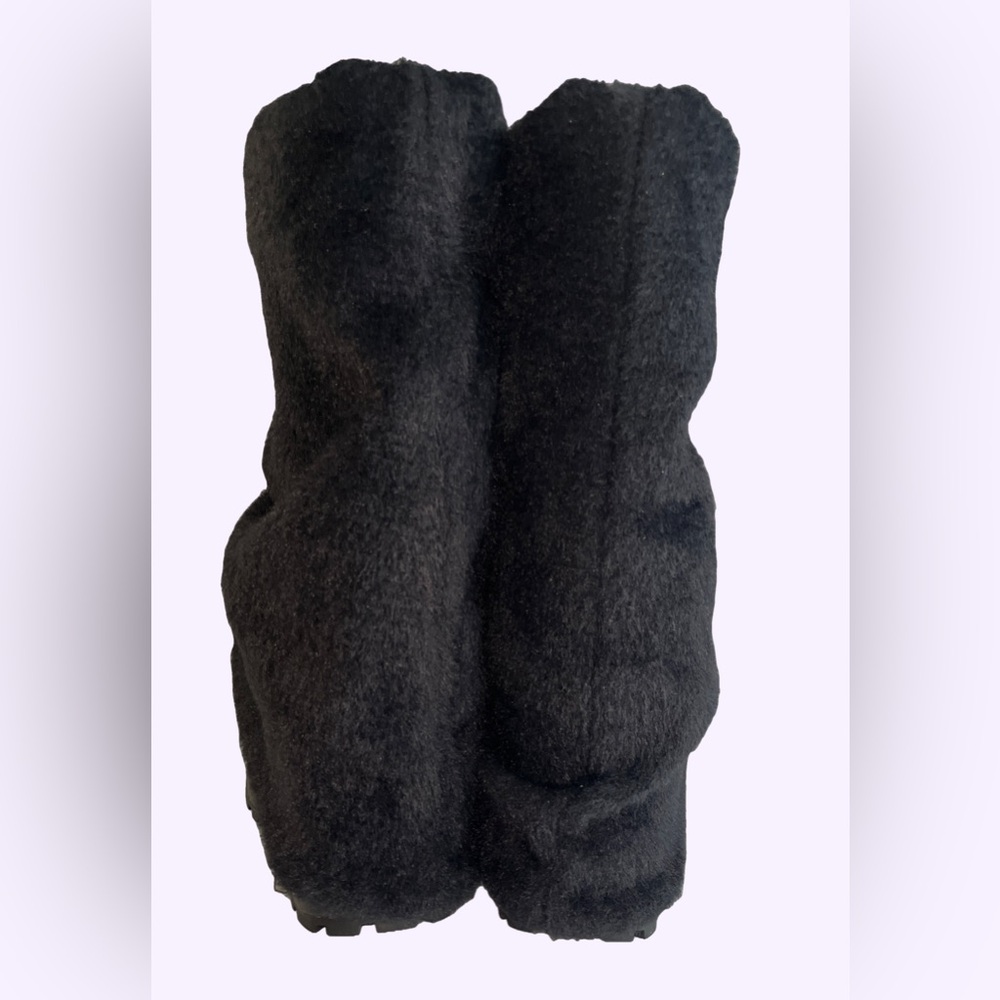 Sugar Thrillz Snuggle Wonderland Black Platform Boots with Leg Warmers - Picture 5 of 12